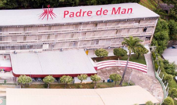 Estudantes do Colégio Católica Padre de Man doam 4600 litros de leite para sete instituições do Vale do Aço