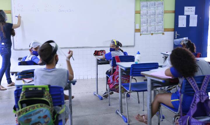 Fabriciano anuncia retorno integral das aulas na rede municipal de ensino