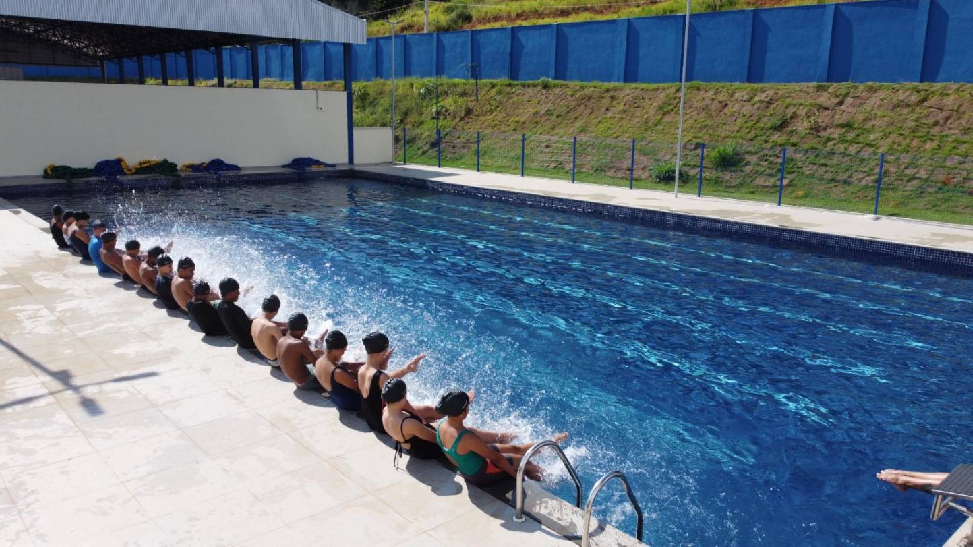 Prefeitura de Coronel Fabriciano implanta aulas de natação na Escola do Futuro