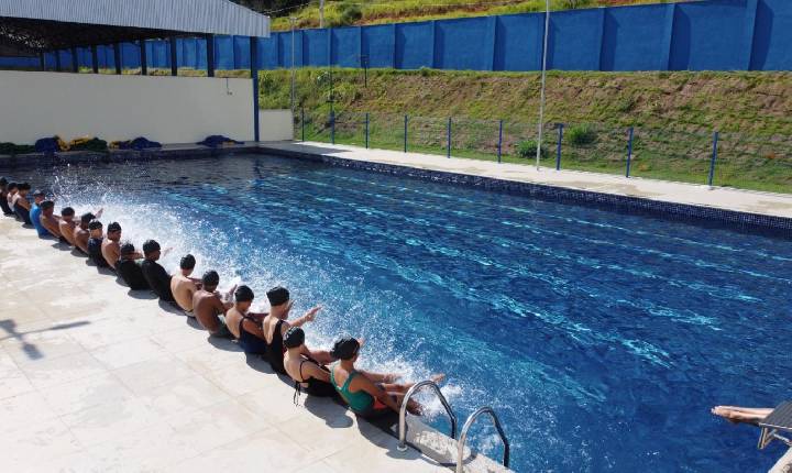 Prefeitura de Coronel Fabriciano implanta aulas de natação na Escola do Futuro