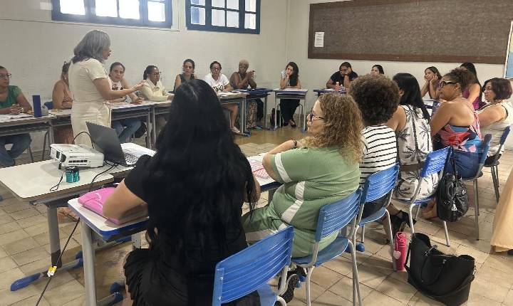 Programa Leitura e Escrita na Educação Infantil forma professores em Timóteo