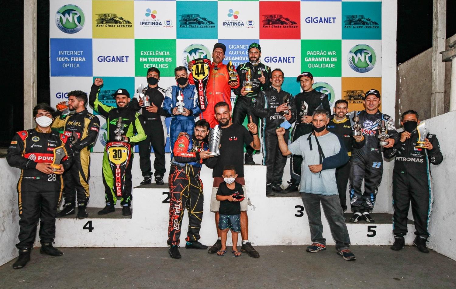 Largada estilo Le Mans mantém saudosismo no Kart em Ipatinga