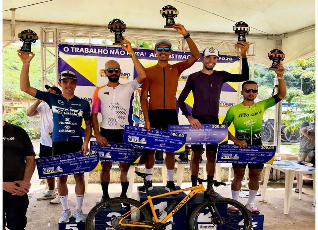 Ciclistas de Timóteo conquistam pódio no Sertões do Leste de MTB 2026