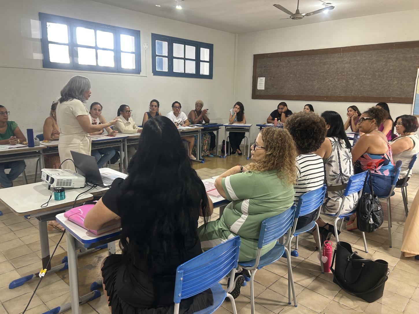 Programa Leitura e Escrita na Educação Infantil forma professores em Timóteo